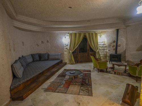 Kalsedon Cave Suites