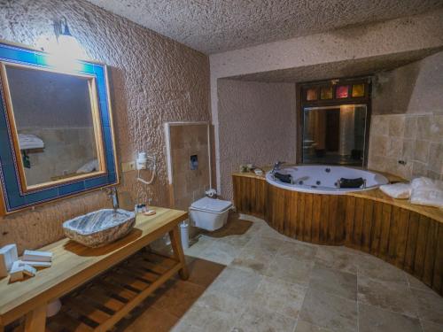 Kalsedon Cave Suites