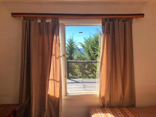 Twin Room with Lake View image 5