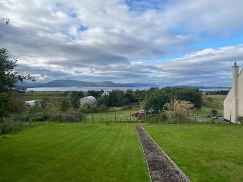 Modern cabin with stunning views & private hot tub