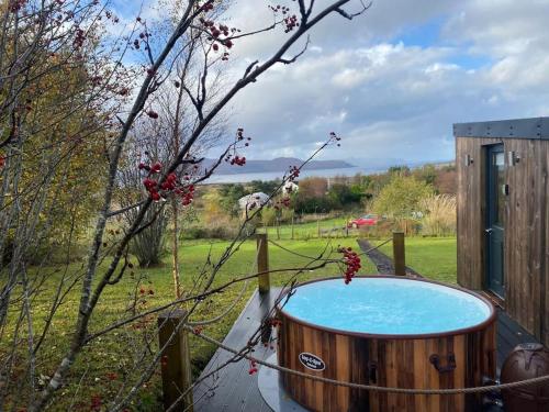 Modern cabin with stunning views & private hot tub