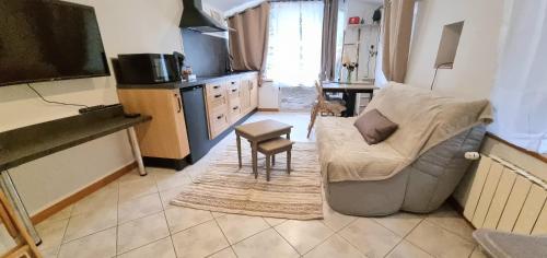 Koplietošanas atpūtas telpa ar TV, Les Rêves d'Eden Gite dans Mas Cévenol -SPA privatif (Les Reves d'Eden Gite dans Mas Cevenol -SPA privatif) in Saint-Sebastien-d'Aigrefeuille