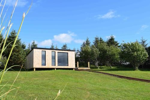 Modern cabin with stunning views & private hot tub