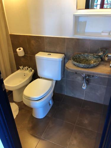 Double Room with Lake View image 3