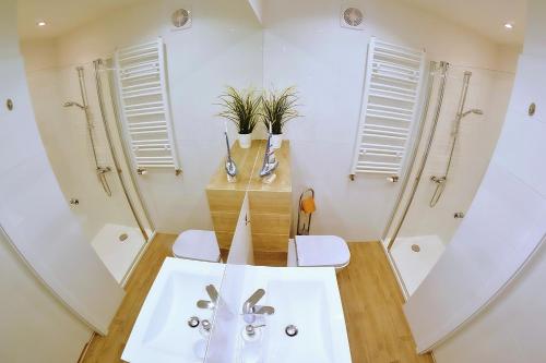Deluxe Apartment image 3