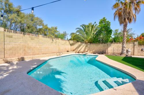 Cozy Boho Mesa Home with Diving Pool!