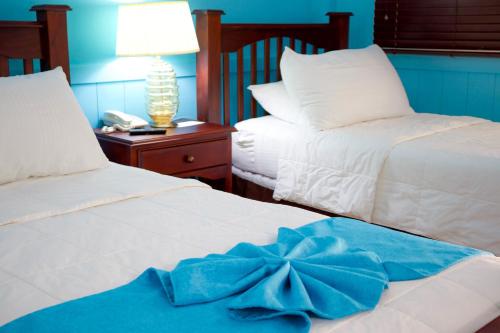 2 twin beds
