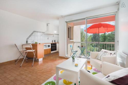 Charming studio close to the train station - Air Rental - Tap to explore photos