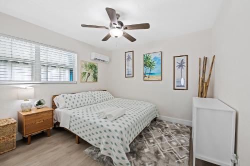 Comfy BNB w/ King Bed + Work/Travel + Beach 8 Min detail