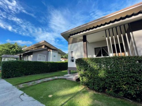 2 bedrooms, 3 beds