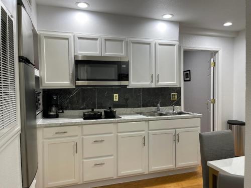 Kitchen, 2 Bedroom Apartment in Auburndale (FL)