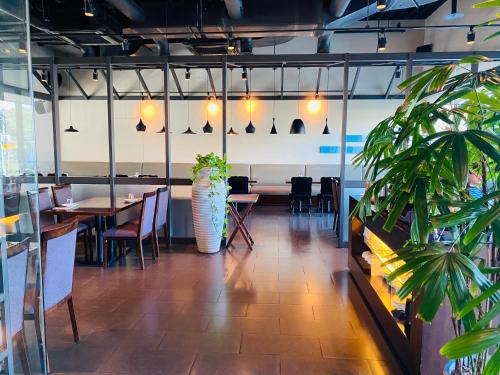 ห้องอาหาร, โรงแรมอเวนิว (Hotel Avenue) in ชางวอน