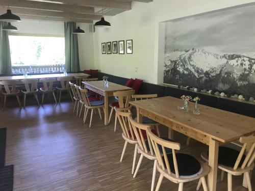 Étterem, Kleine Ferienwohnung am Rande der Wildnis in Sibratsgfall