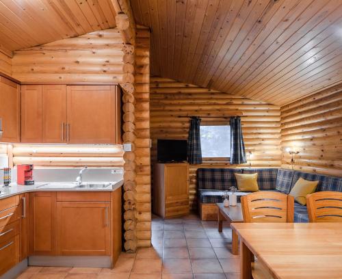 Canadian Chalet (6 Adults)