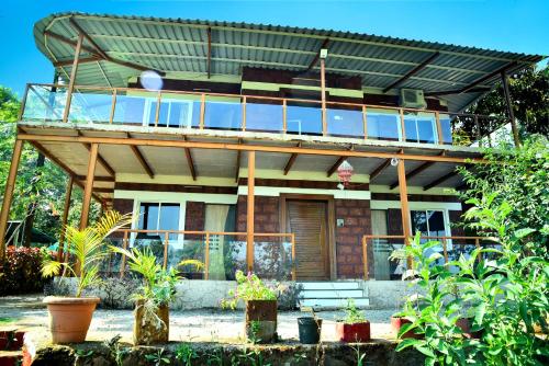 MERIDIAN VILLA - Besides Valley View with Swimming pool & Strawberry Farms, Mahábalešvár