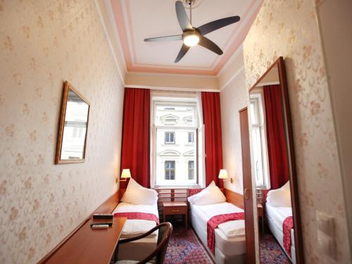 Single Room image 2