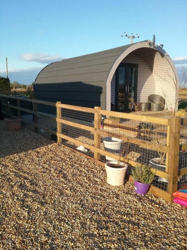 Heated Supersize Glamping Pod with ensuite bathroom, Wilburton, Nr Ely, Cambs