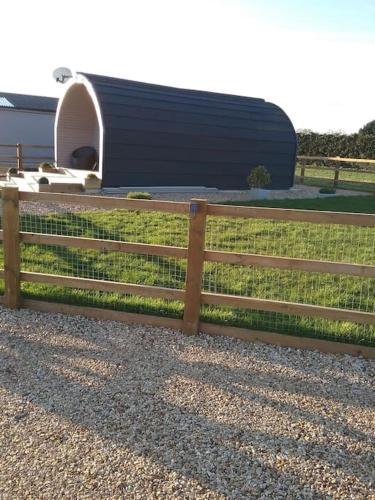 Heated Supersize Glamping Pod with ensuite bathroom, Wilburton, Nr Ely, Cambs