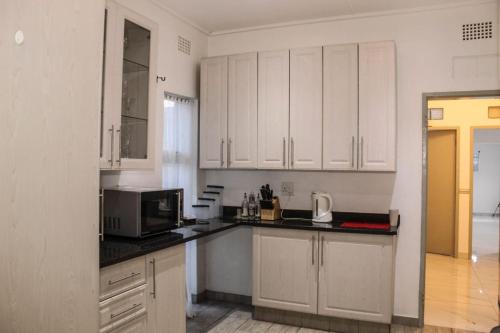 Semeni Asante Guesthouse in Johannesburg South