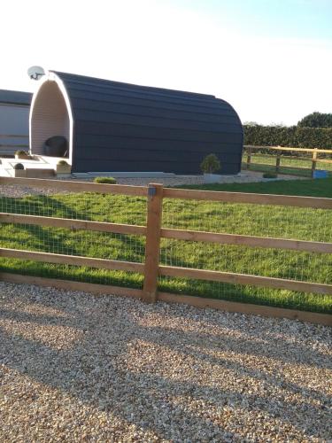 Heated Supersize Glamping Pod with ensuite bathroom, Wilburton, Nr Ely, Cambs