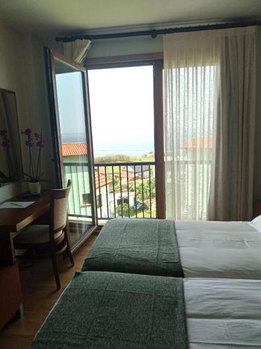 Hotel A Raiña - image 12