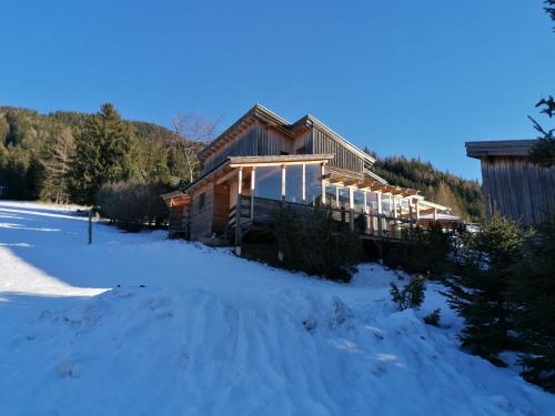 Gemütliches Ferienhaus mit Holzofen und Sauna in Hohentauern, Österreich