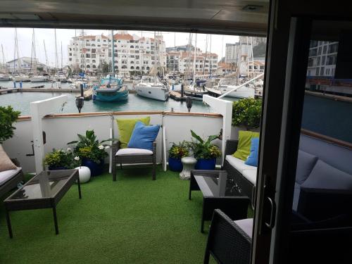 JASMINE CORAL JAY Boutique Boatel Ocean Village in Gibraltar