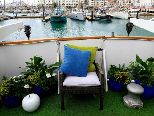 JASMINE CORAL JAY Boutique Boatel Ocean Village in Gibraltar