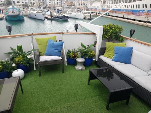 Instalaciones, JASMINE CORAL JAY Boutique Boatel Ocean Village in Gibraltar