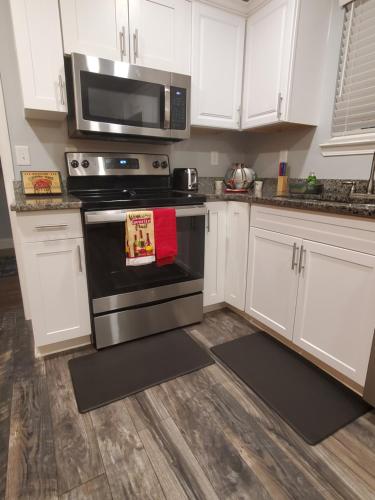 Kitchen, Spacious Atlanta 2Bedroom/ 2Full Baths Renovated in Browns Mill Park