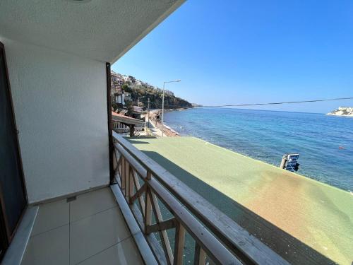 Erkély/terasz, Giritli Rum Meyhanesi & Butik Otel in Karaburun