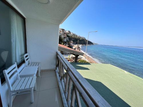 Erkély/terasz, Giritli Rum Meyhanesi & Butik Otel in Karaburun