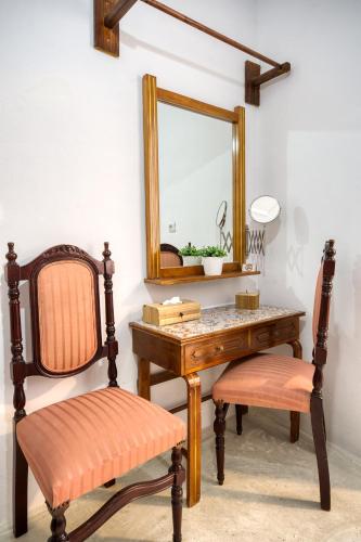 Traditional Loft Room image 10