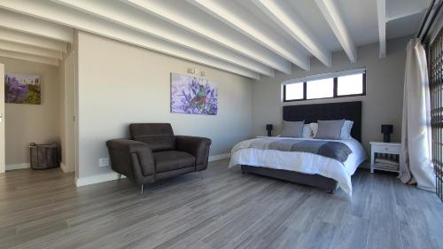 Beachside in the heart of St Francis Bay Village Beachside in the heart of St Francis Bay Village