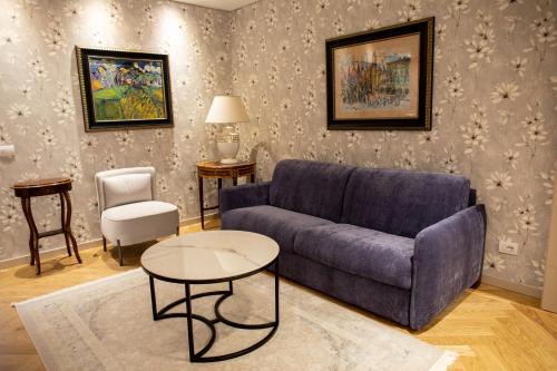Seven Luxury Suites, Тирана (фото 11)