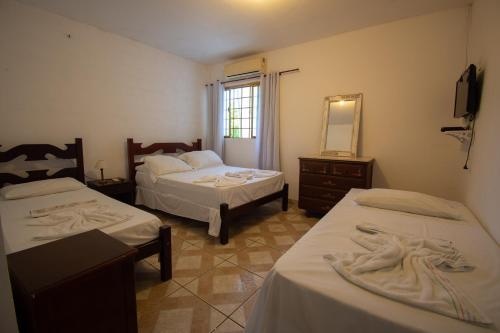 1 double bed, 2 twin beds