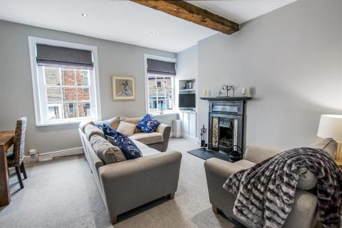. Comfy Dales holiday base on Market Place of historic market town