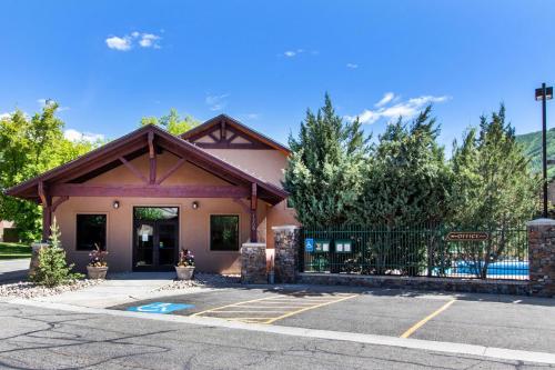 Park Avenue Condos By Identity Properties - image 2