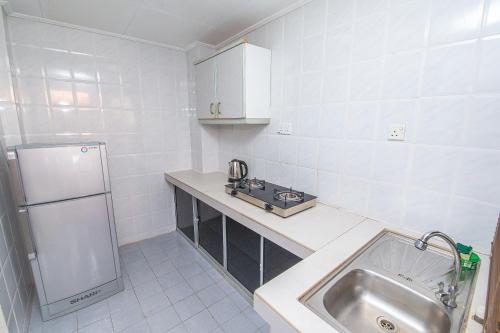 Kitchen, Kijal Permai Apartment in Kijal