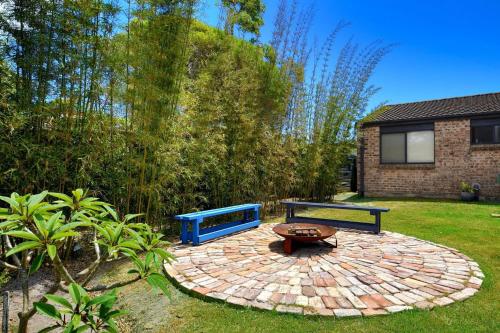 Aloha - Short Drive to Berry & The Beach - Fireplace and Firepit