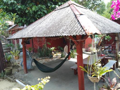 SPOT ON 89716 Nazri Nipah Camp in Pangkor-sziget