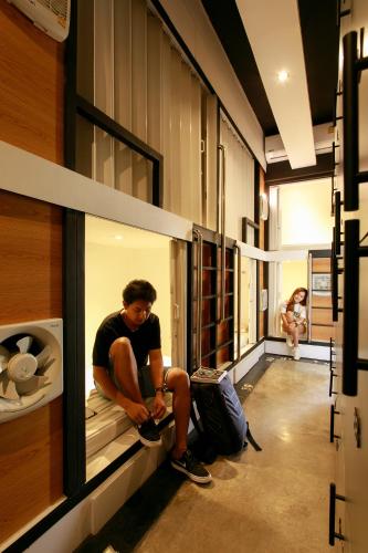 Sleepbox Hostel Suratthani in Surat Thani