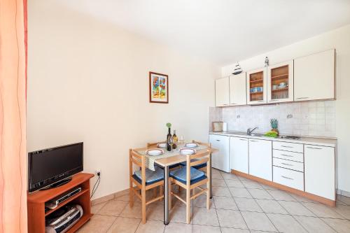 Apartment with Terrace image 5