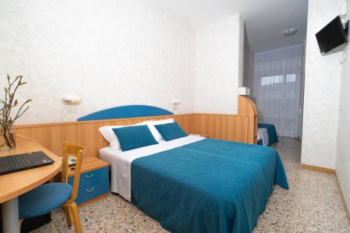 Hotel Sampaoli Room Type - Economy Triple Room Hotel Sampaoli Room Type - Economy Triple Room