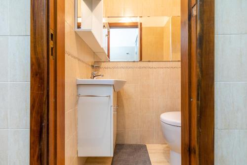 One-Bedroom Apartment image 5