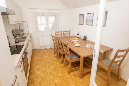 One-Bedroom Apartment image 8