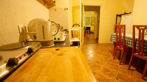 ベオグラード Private cozy room 2 with shared kitchen in appartment 3つ星 ホテル レストラン