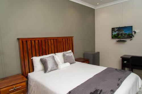 Double Room with Private Bathroom image 4
