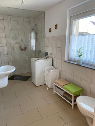ห้องน้ำ, Schon moblierte Wohnung in Genthin/ OT Tucheim in เกนทิน