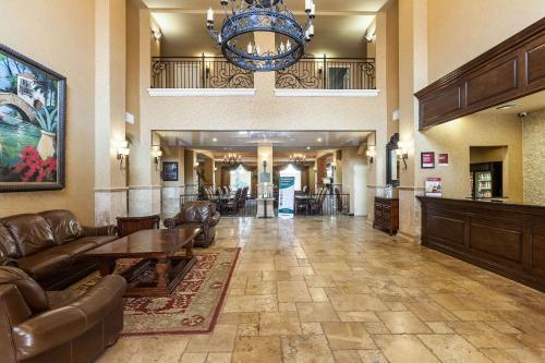 Comfort Suites Alamo Riverwalk